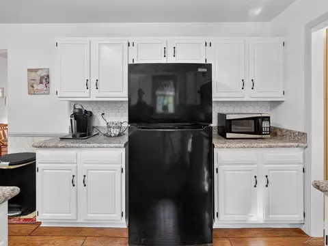 Kitchen - 2811 Huckleberry Trl, Farwell, MI 48622 photo 3 of 3
