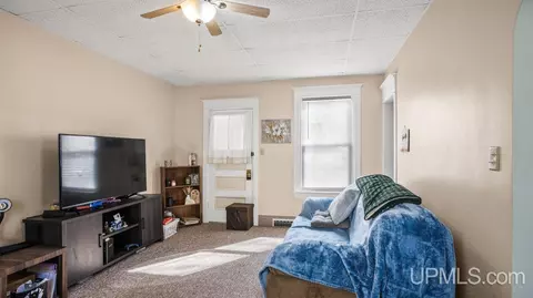 304 S 7th, Escanaba, MI 49829 photo 31