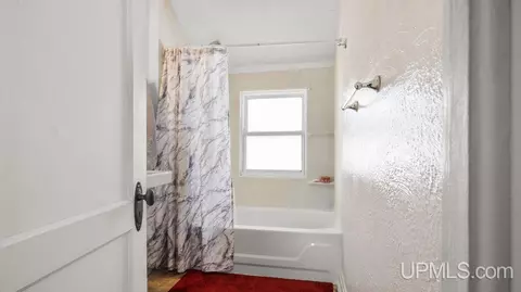 304 S 7th, Escanaba, MI 49829 photo 33