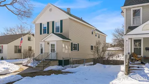 304 S 7th, Escanaba, MI 49829 photo 2
