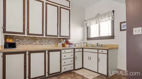 304 S 7th, Escanaba, MI 49829 photo 6
