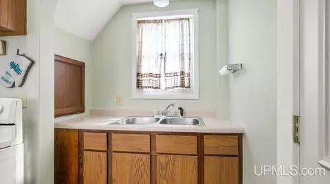 304 S 7th, Escanaba, MI 49829 photo 28