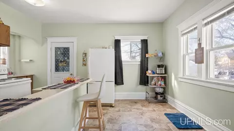 304 S 7th, Escanaba, MI 49829 photo 27