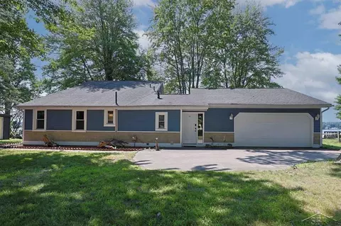 2669 N Lakeview, Sanford, MI 48657