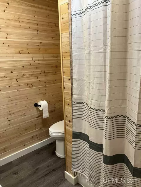 Bath - n3395 Raspberry Lane, Munising, MI 49862 photo 2 of 5