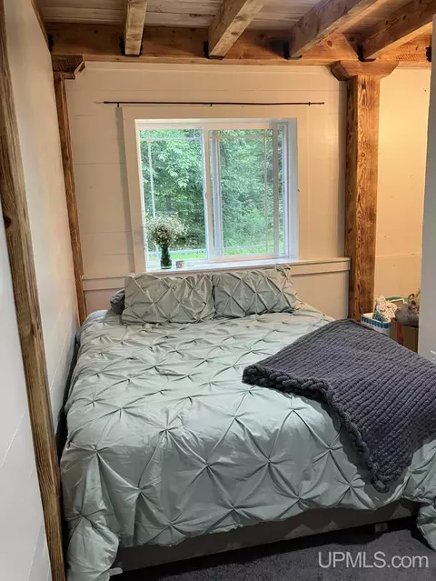 Bedroom - n3395 Raspberry Lane, Munising, MI 49862 photo 5 of 6