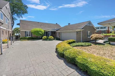 27210 Lane, Saint Clair Shores, MI 48081