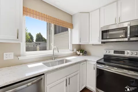 Kitchen - 650 Dane, Monroe, MI 48162 photo 2 of 4