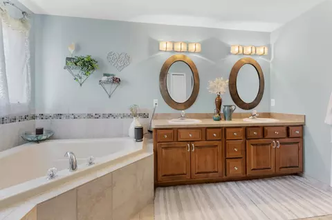 Bath - 18913 Strongford, Macomb, MI 48044 photo 2 of 6
