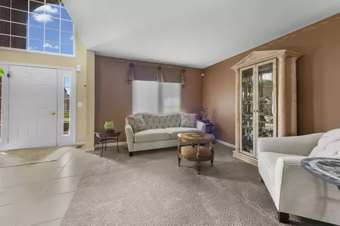 Entry Way - 18913 Strongford, Macomb, MI 48044 photo 2 of 2