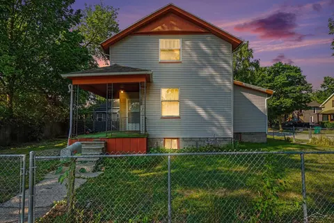 521 Saginaw, Saginaw, MI 48602