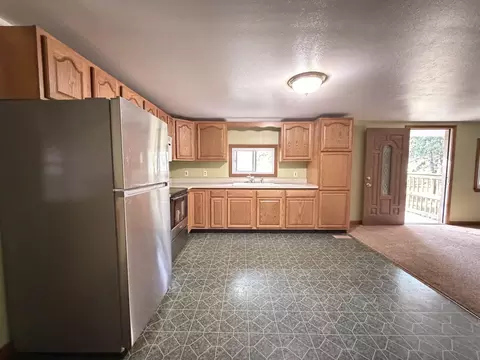 Kitchen - 619 Beverly, Harrison, MI 48625 photo 2 of 2