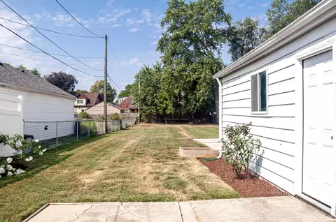 Exterior - 891 Washington, Grosse Pointe, MI 48230 photo 5 of 11
