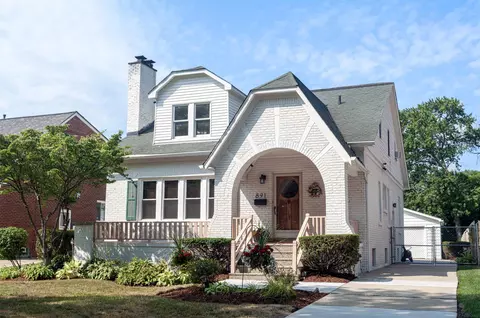 Exterior - 891 Washington, Grosse Pointe, MI 48230 photo 2 of 11