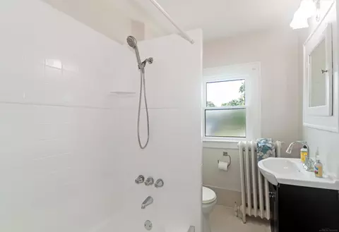 Bath - 891 Washington, Grosse Pointe, MI 48230 photo 2 of 2