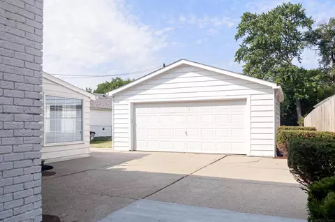 Exterior - 891 Washington, Grosse Pointe, MI 48230 photo 3 of 11