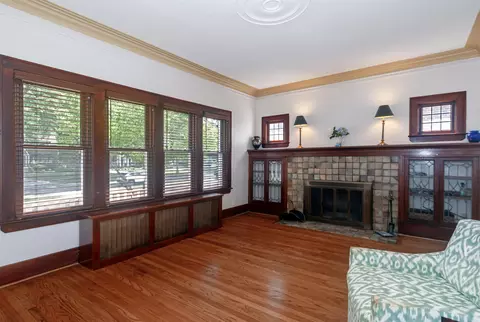 Living - 891 Washington, Grosse Pointe, MI 48230 photo 2 of 8