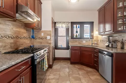 Kitchen - 891 Washington, Grosse Pointe, MI 48230 photo 1 of 3