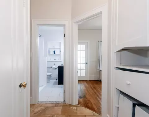 Entry Way - 891 Washington, Grosse Pointe, MI 48230 photo 2 of 5