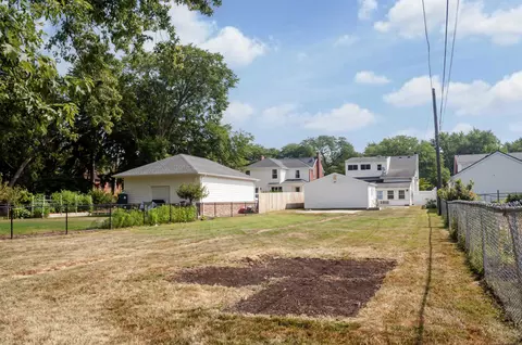 Exterior - 891 Washington, Grosse Pointe, MI 48230 photo 9 of 11