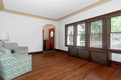 Living - 891 Washington, Grosse Pointe, MI 48230 photo 3 of 8