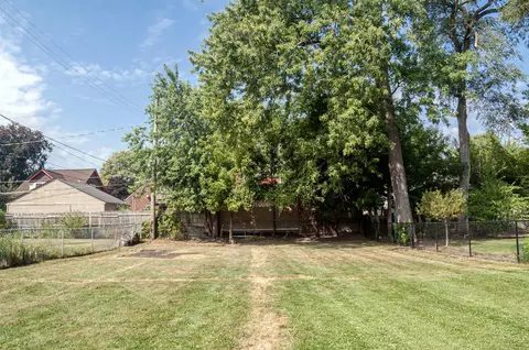 Exterior - 891 Washington, Grosse Pointe, MI 48230 photo 7 of 11