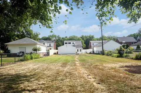 Exterior - 891 Washington, Grosse Pointe, MI 48230 photo 8 of 11