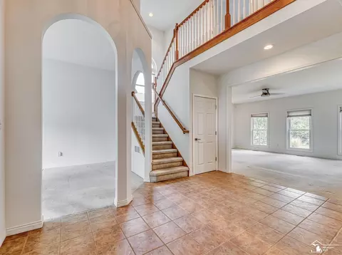 Entry Way - 774 Windsor, Monroe, MI 48161 photo 5 of 7