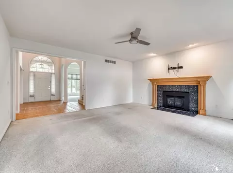 Living - 774 Windsor, Monroe, MI 48161 photo 2 of 7