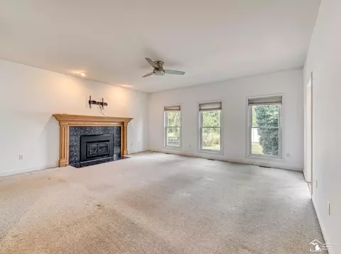 Living - 774 Windsor, Monroe, MI 48161 photo 3 of 7