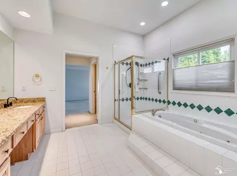 Bath - 774 Windsor, Monroe, MI 48161 photo 3 of 6