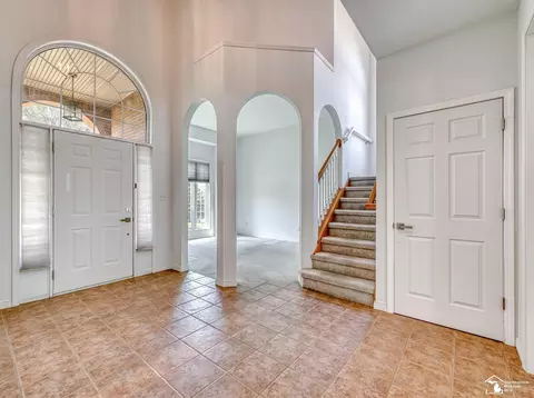 Entry Way - 774 Windsor, Monroe, MI 48161 photo 2 of 7