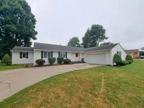 421 Wilcox Pkwy, Clare, MI 48617