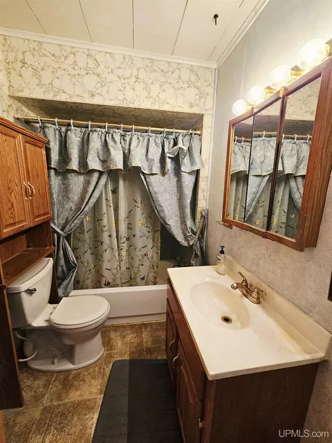 Bath - 928 Stephenson, Escanaba, MI 49829 photo 1 of 1