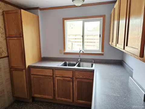 Kitchen - 928 Stephenson, Escanaba, MI 49829 photo 2 of 5