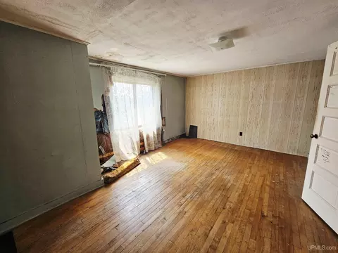 Bedroom - 928 Stephenson, Escanaba, MI 49829 photo 2 of 3