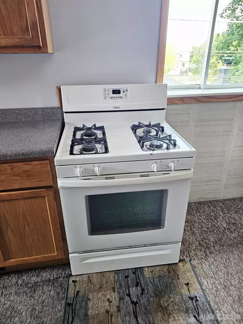 Kitchen - 928 Stephenson, Escanaba, MI 49829 photo 4 of 5