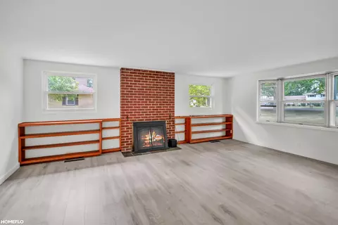 Living - 1762 Copas, Caledonia, MI 48867 photo 4 of 6