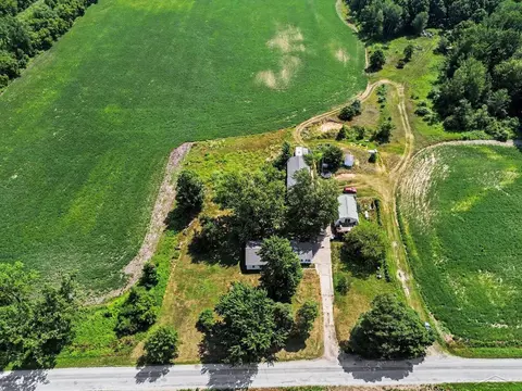 4944 N Elevator, Pinconning, MI 48650 photo 3
