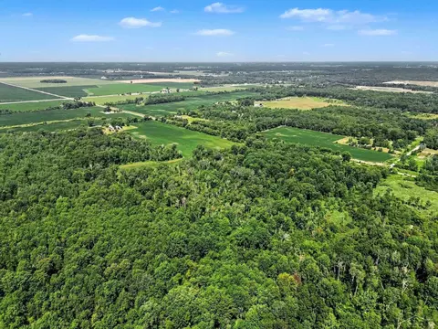 4944 N Elevator, Pinconning, MI 48650 photo 5