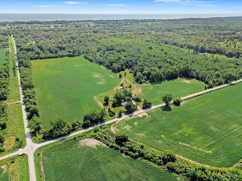 4944 N Elevator, Pinconning, MI 48650 photo 9