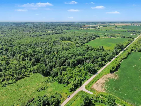 4944 N Elevator, Pinconning, MI 48650 photo 4