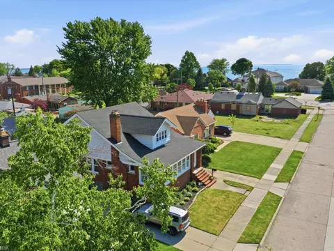 22823 Visnaw, Saint Clair Shores, MI 48081
