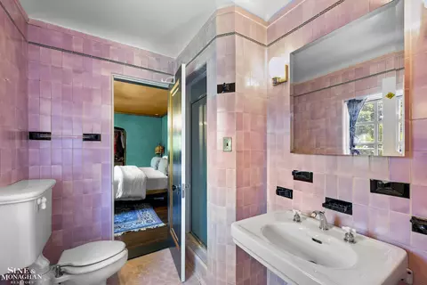 Bath - 726 Westchester, Grosse Pointe Park, MI 48230 photo 2 of 3
