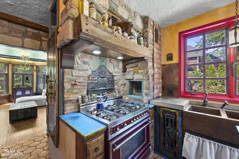 Kitchen - 726 Westchester, Grosse Pointe Park, MI 48230 photo 4 of 6