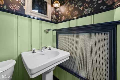 Bath - 726 Westchester, Grosse Pointe Park, MI 48230 photo 1 of 3