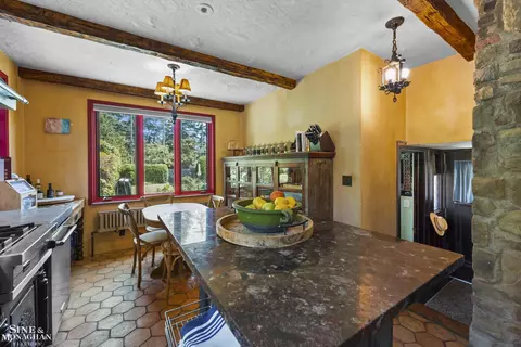Kitchen - 726 Westchester, Grosse Pointe Park, MI 48230 photo 6 of 6