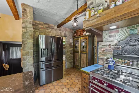Kitchen - 726 Westchester, Grosse Pointe Park, MI 48230 photo 5 of 6