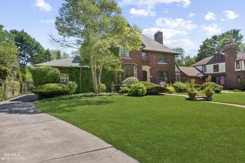 Exterior - 726 Westchester, Grosse Pointe Park, MI 48230 photo 11 of 13