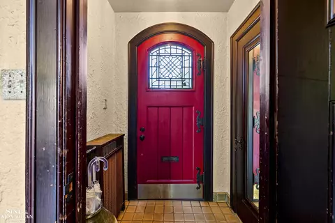 Entry Way - 726 Westchester, Grosse Pointe Park, MI 48230 photo 2 of 5